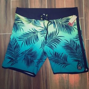 🚨LOWEST PRICE🚨 NWT Boardshorts🏖